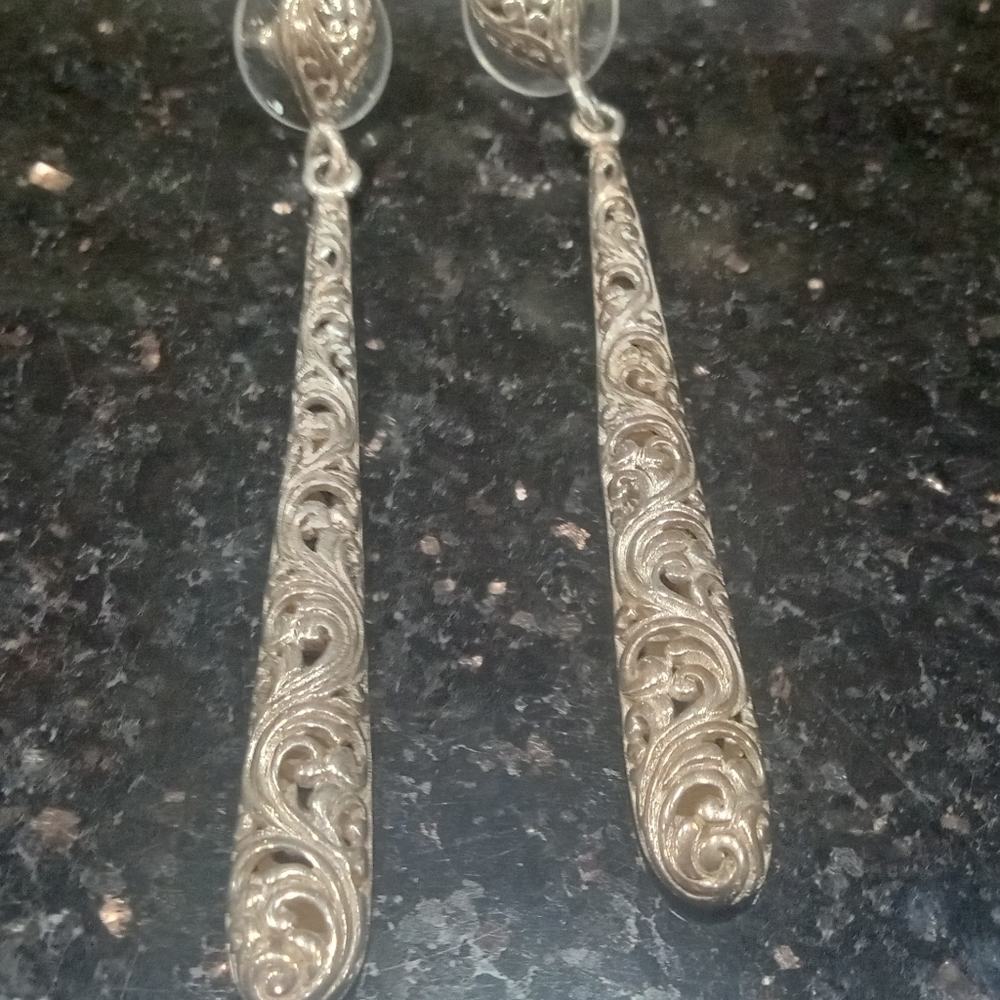 Sarda Drop Filigree Earrings